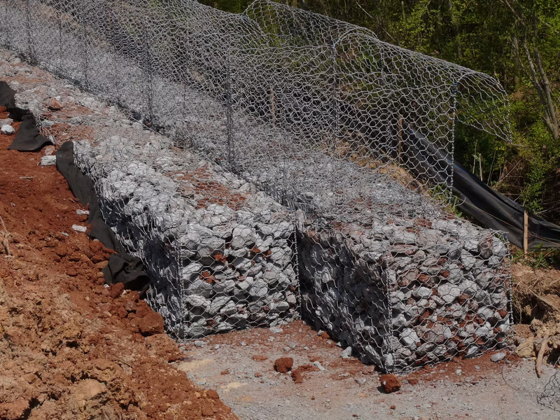 Gard cu plasă sârmă galvanizată - instalare profesională